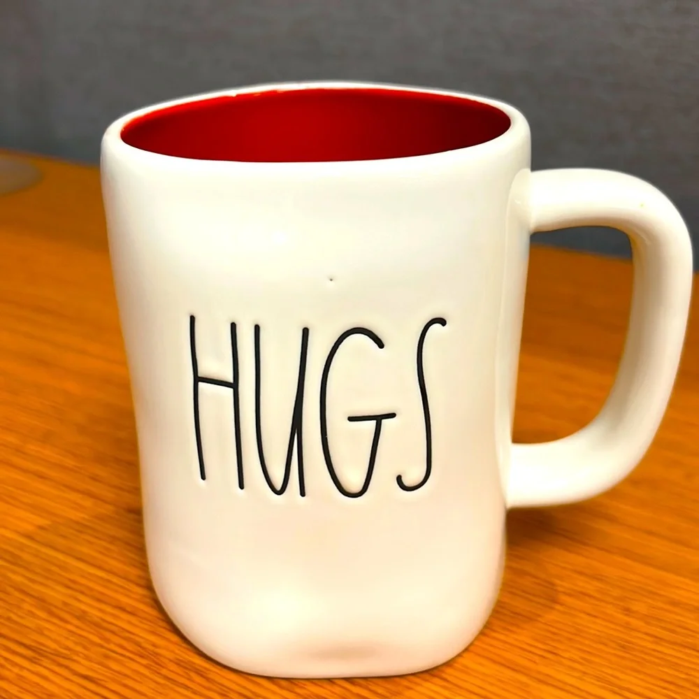 💕 Rae Dunn HUGS Mug New! - Picture 1 of 3
